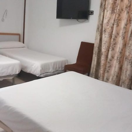 Hostal Lizana 2 Huesca Buitenkant foto