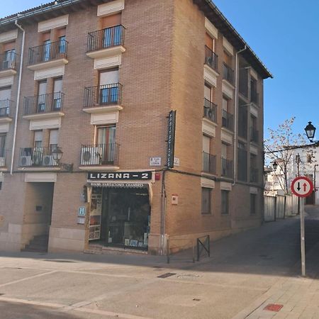 Hostal Lizana 2 Huesca Buitenkant foto