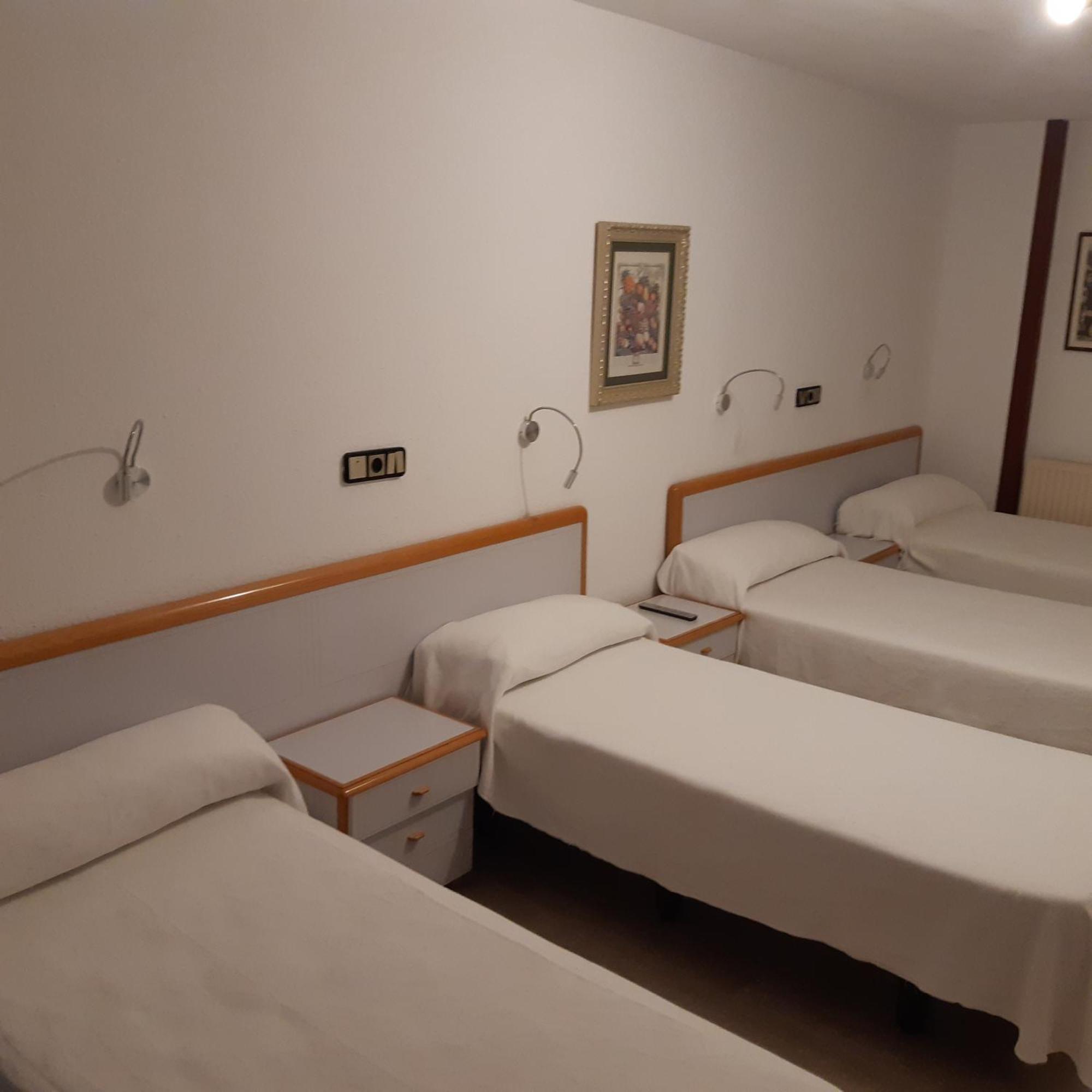 Hostal Lizana 2 Huesca Buitenkant foto