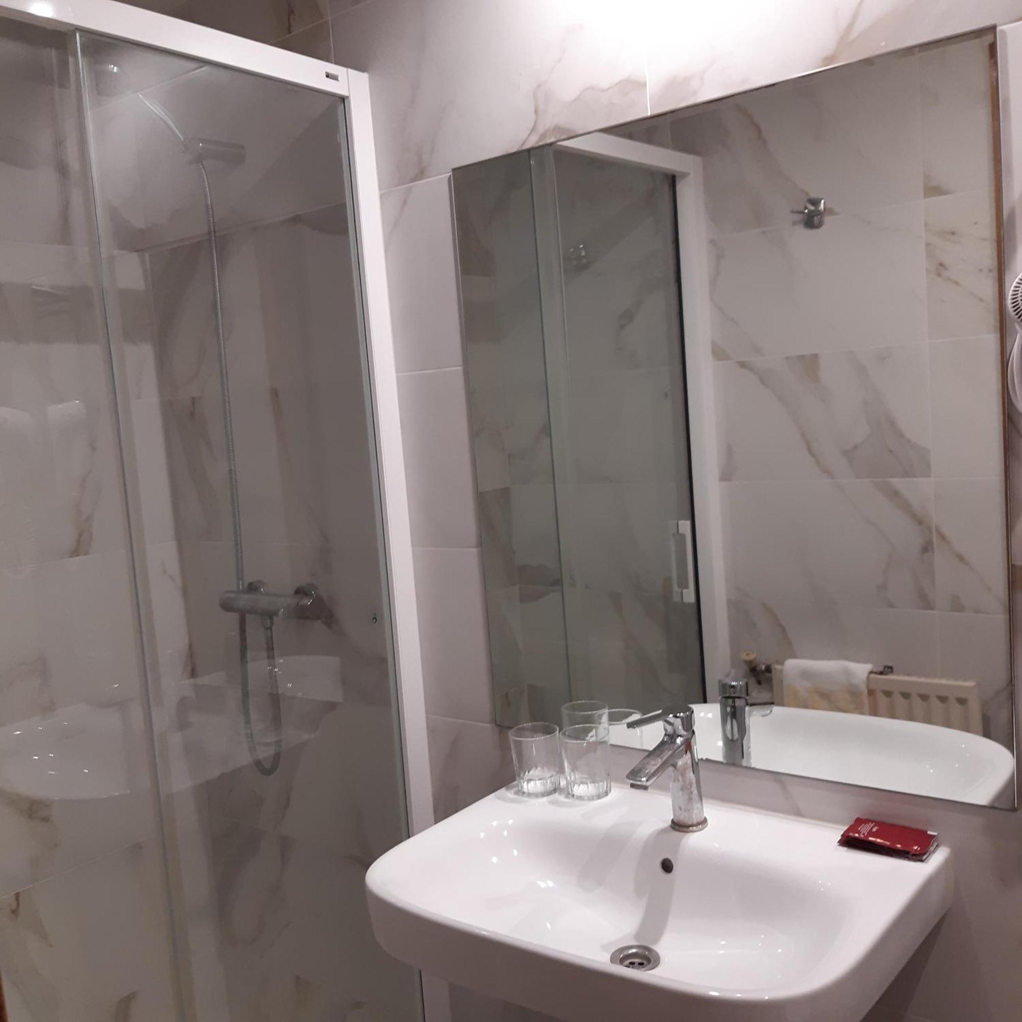 Hostal Lizana 2 Huesca Buitenkant foto
