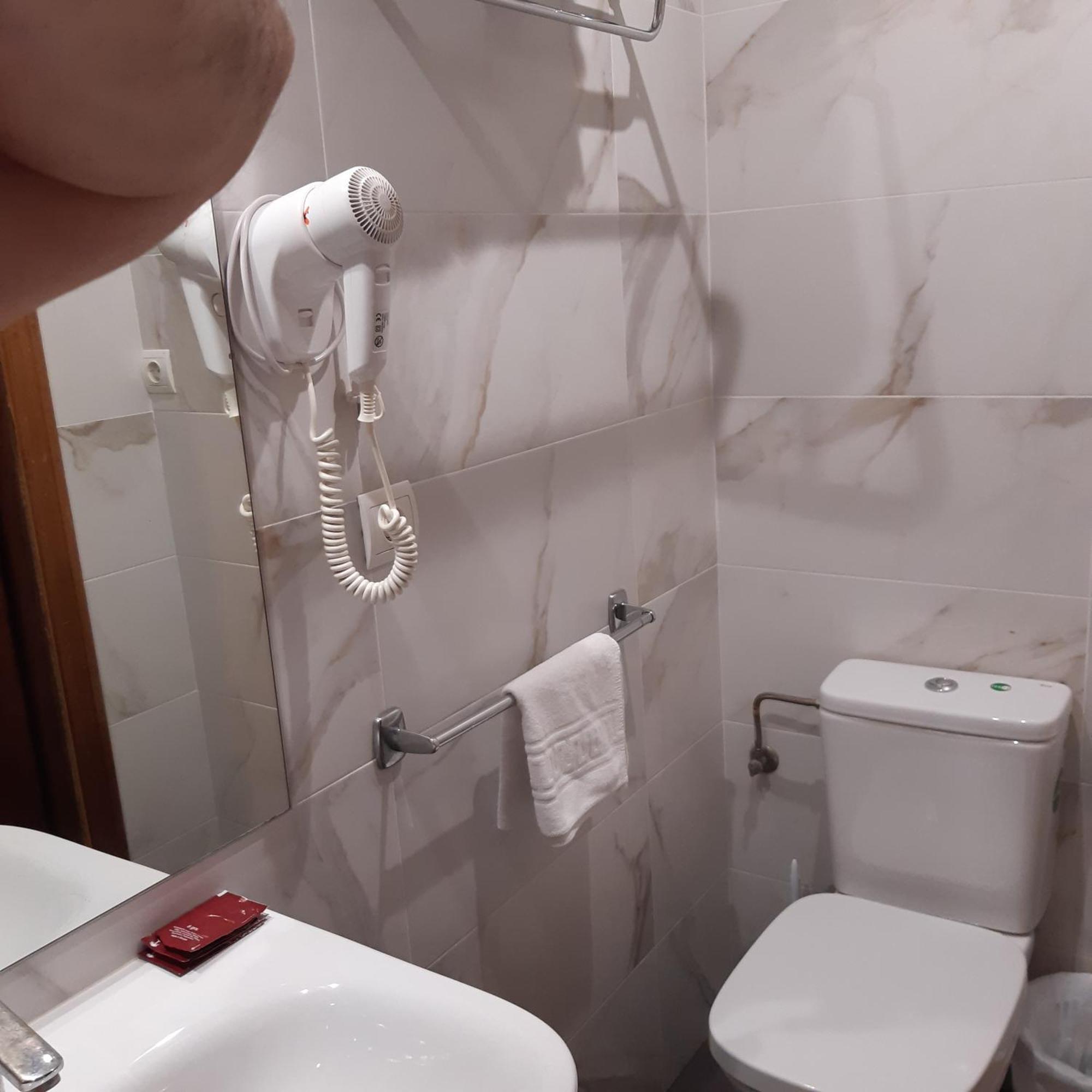 Hostal Lizana 2 Huesca Buitenkant foto