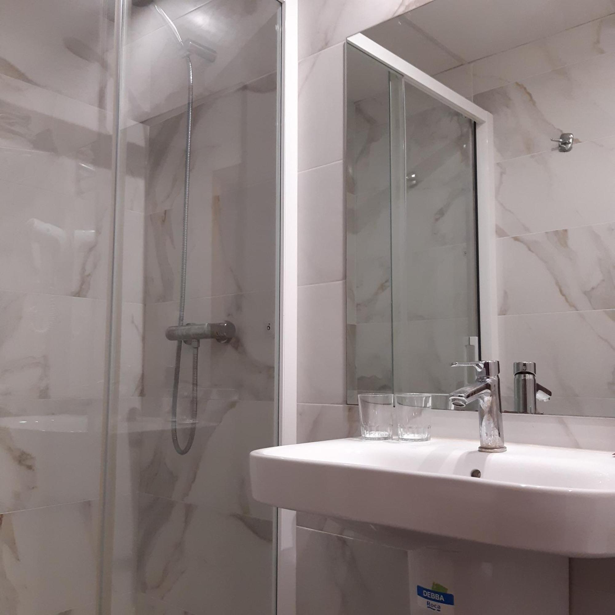 Hostal Lizana 2 Huesca Buitenkant foto