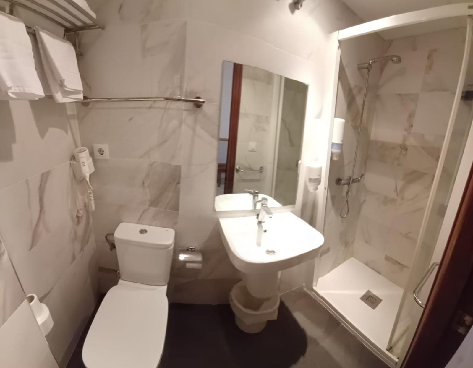 Hostal Lizana 2 Huesca Buitenkant foto
