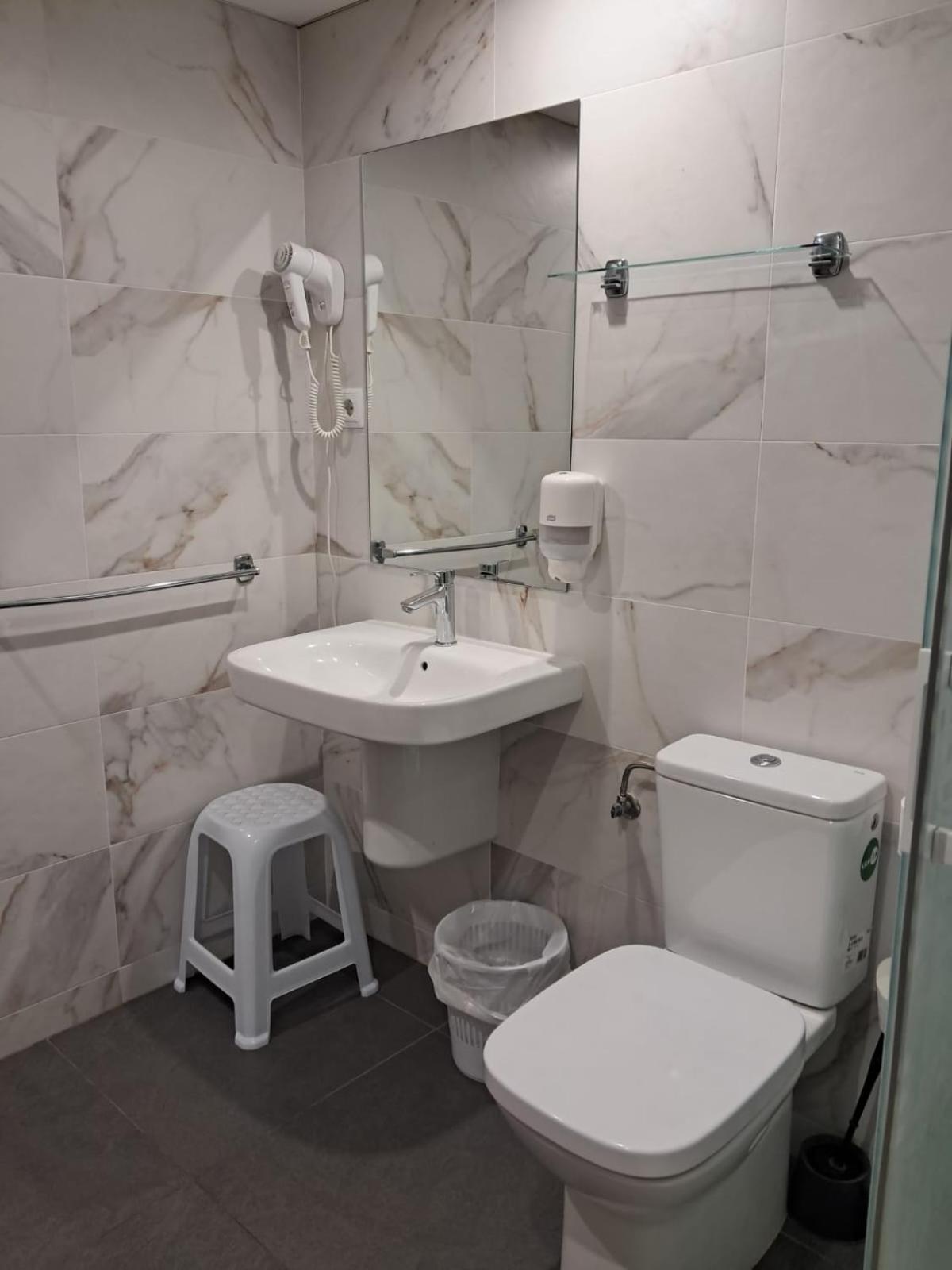 Hostal Lizana 2 Huesca Buitenkant foto