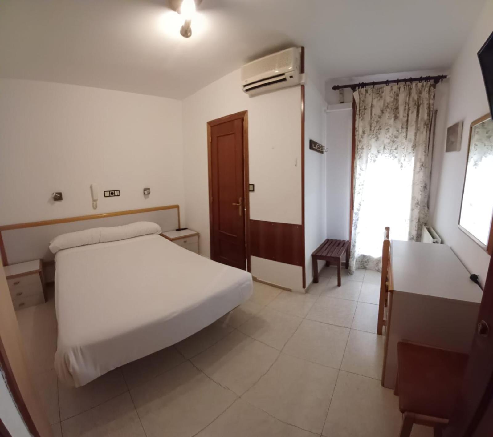 Hostal Lizana 2 Huesca Buitenkant foto