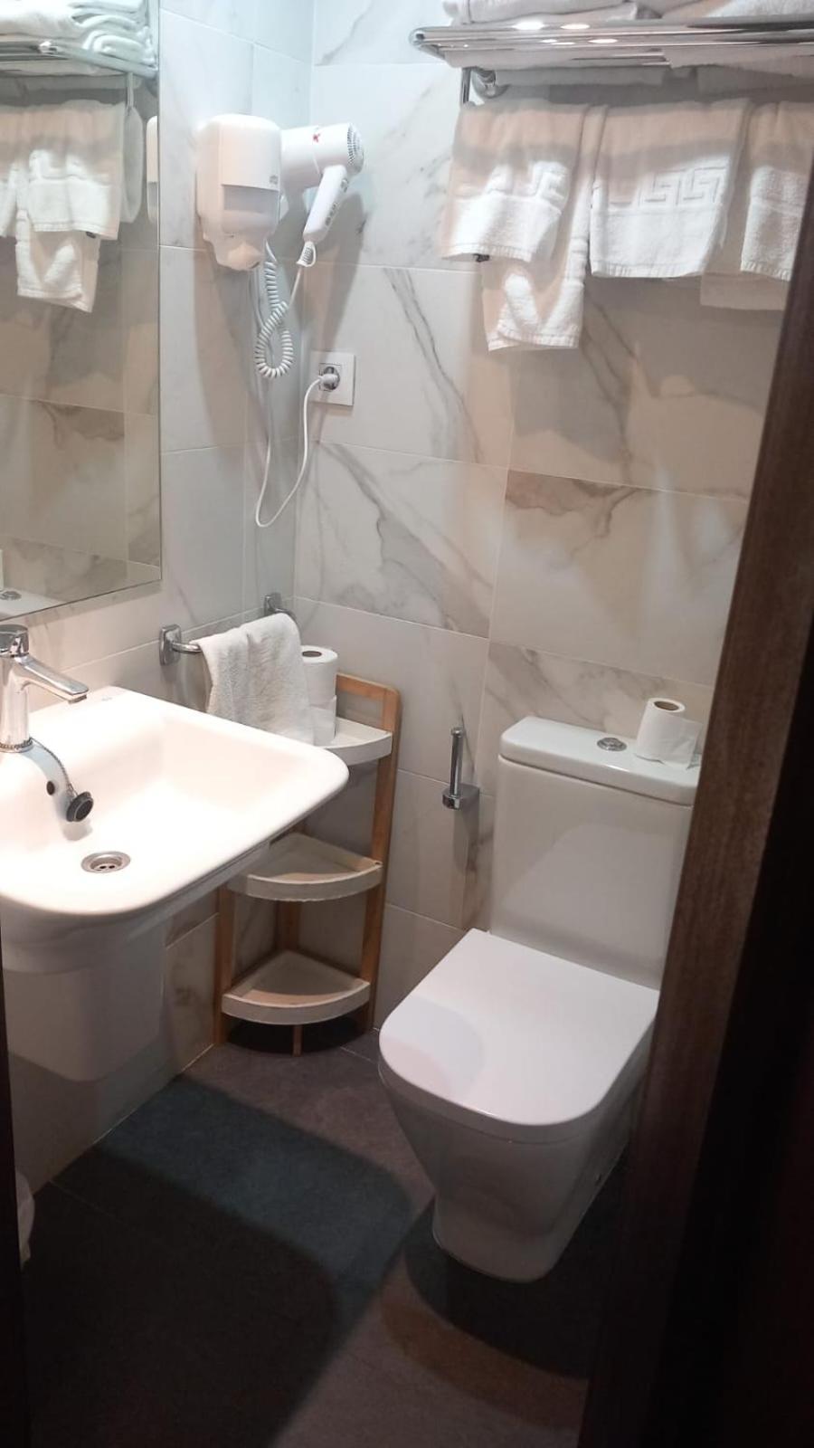 Hostal Lizana 2 Huesca Buitenkant foto