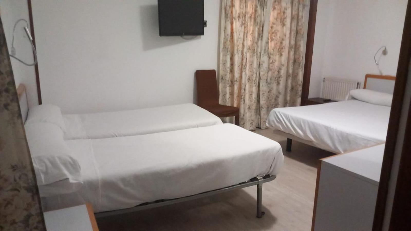 Hostal Lizana 2 Huesca Buitenkant foto