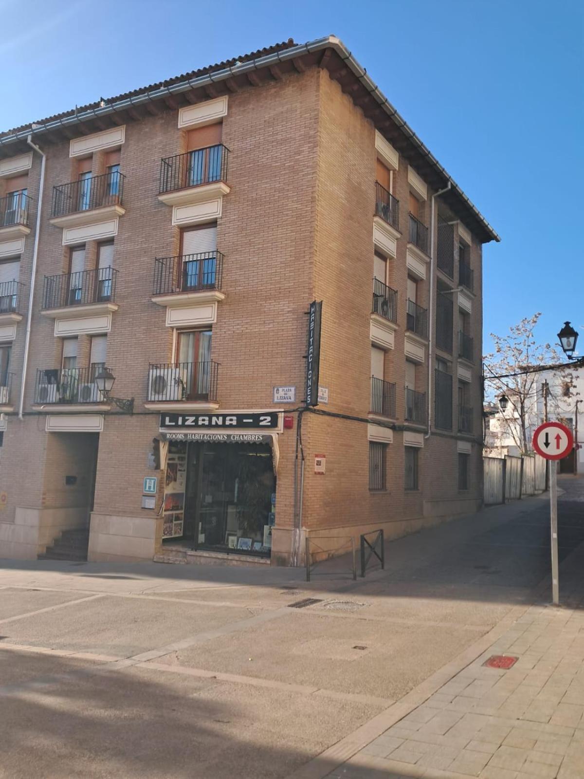 Hostal Lizana 2 Huesca Buitenkant foto